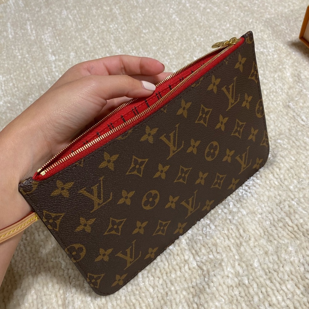 Louis Vuitton Monogram Neverfull Pochette - Picture 1 of 7